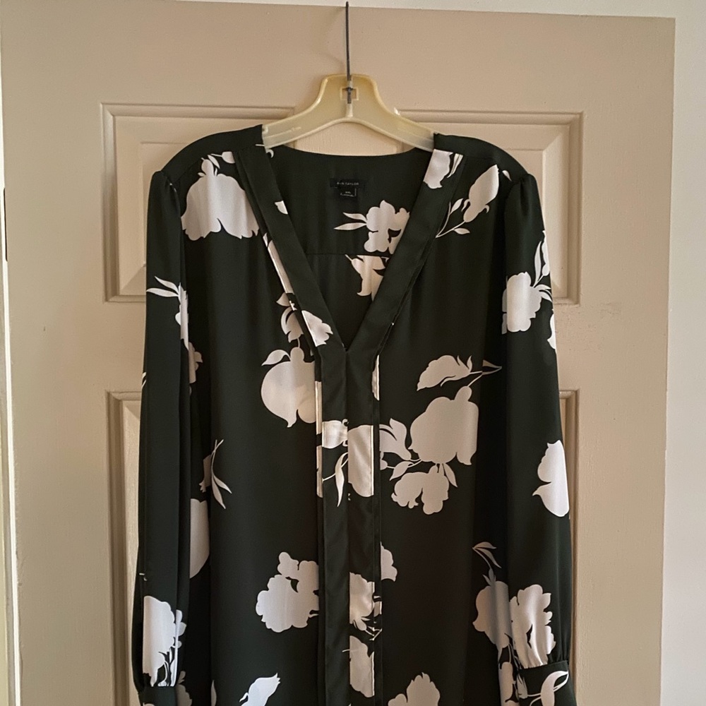 Ann Taylor Green White Floral Blouse